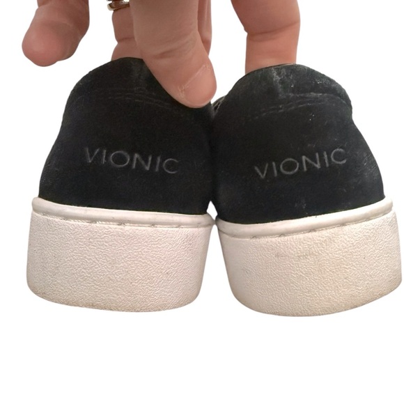 Vionic perforated laser cut slides 6:5 in excellent condition. - Picture 3 of 4